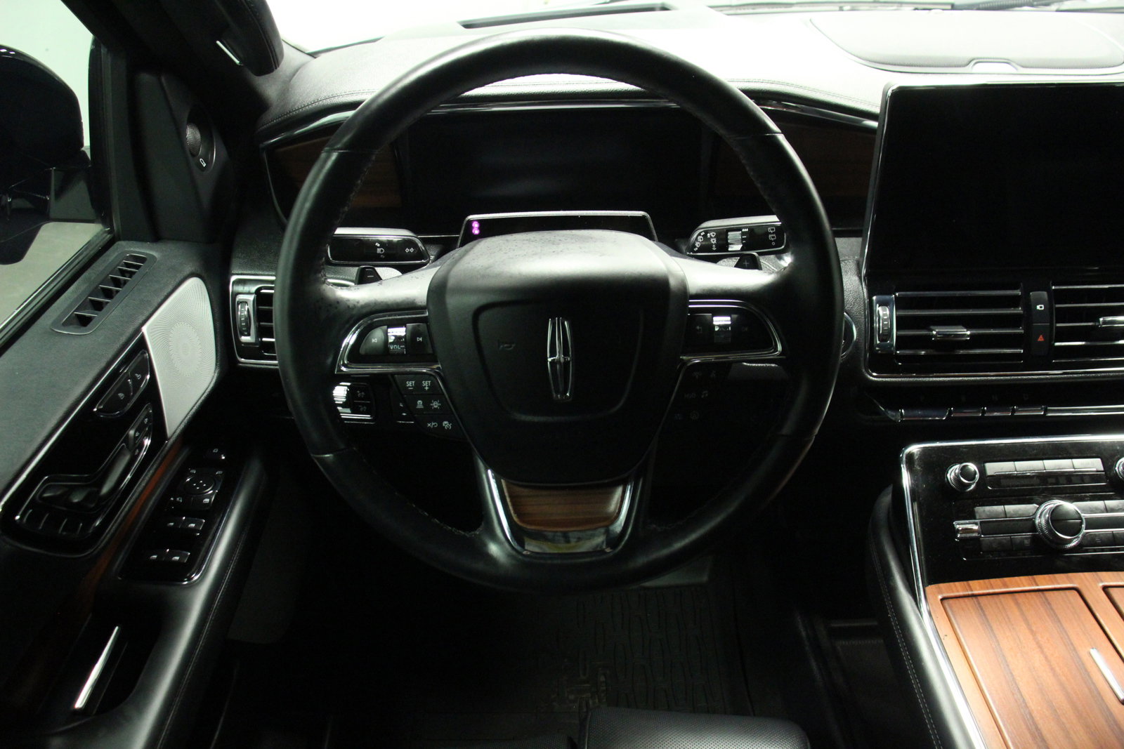 Used 2024 Lincoln Navigator Reserve image 21