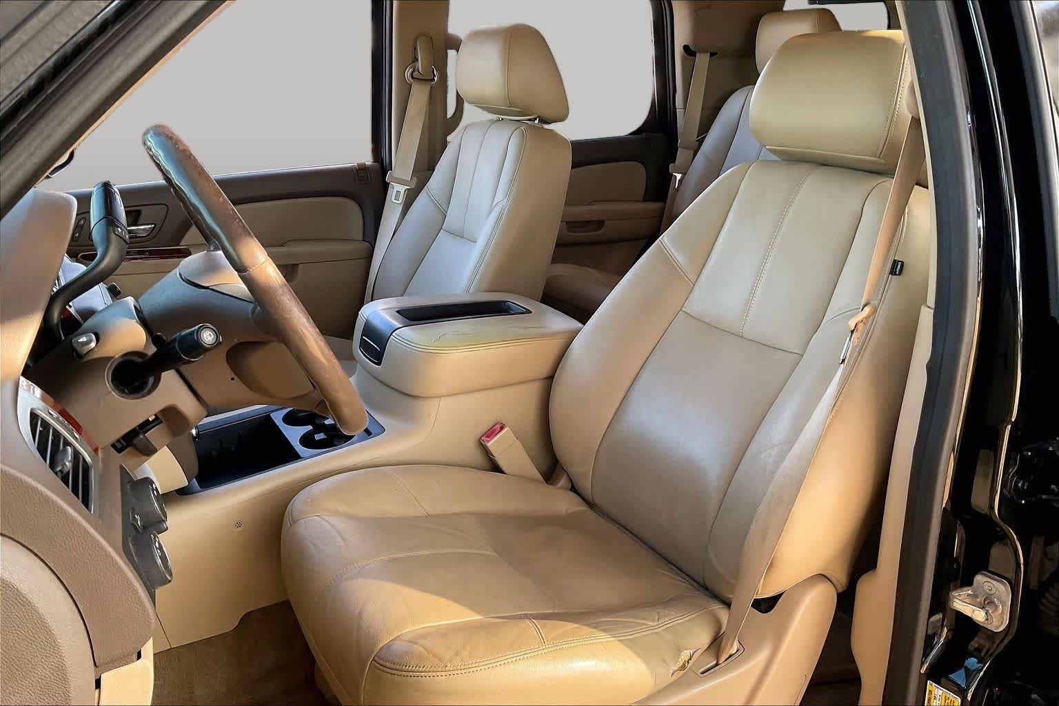 Used 2013 Chevrolet Tahoe LT w/ Luxury Package AWD/4WD image 9