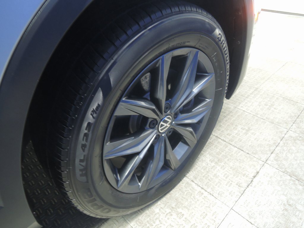 Used 2022 Volkswagen Tiguan SE image 43