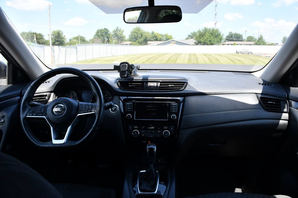 Used 2018 Nissan Rogue SV FWD image 19