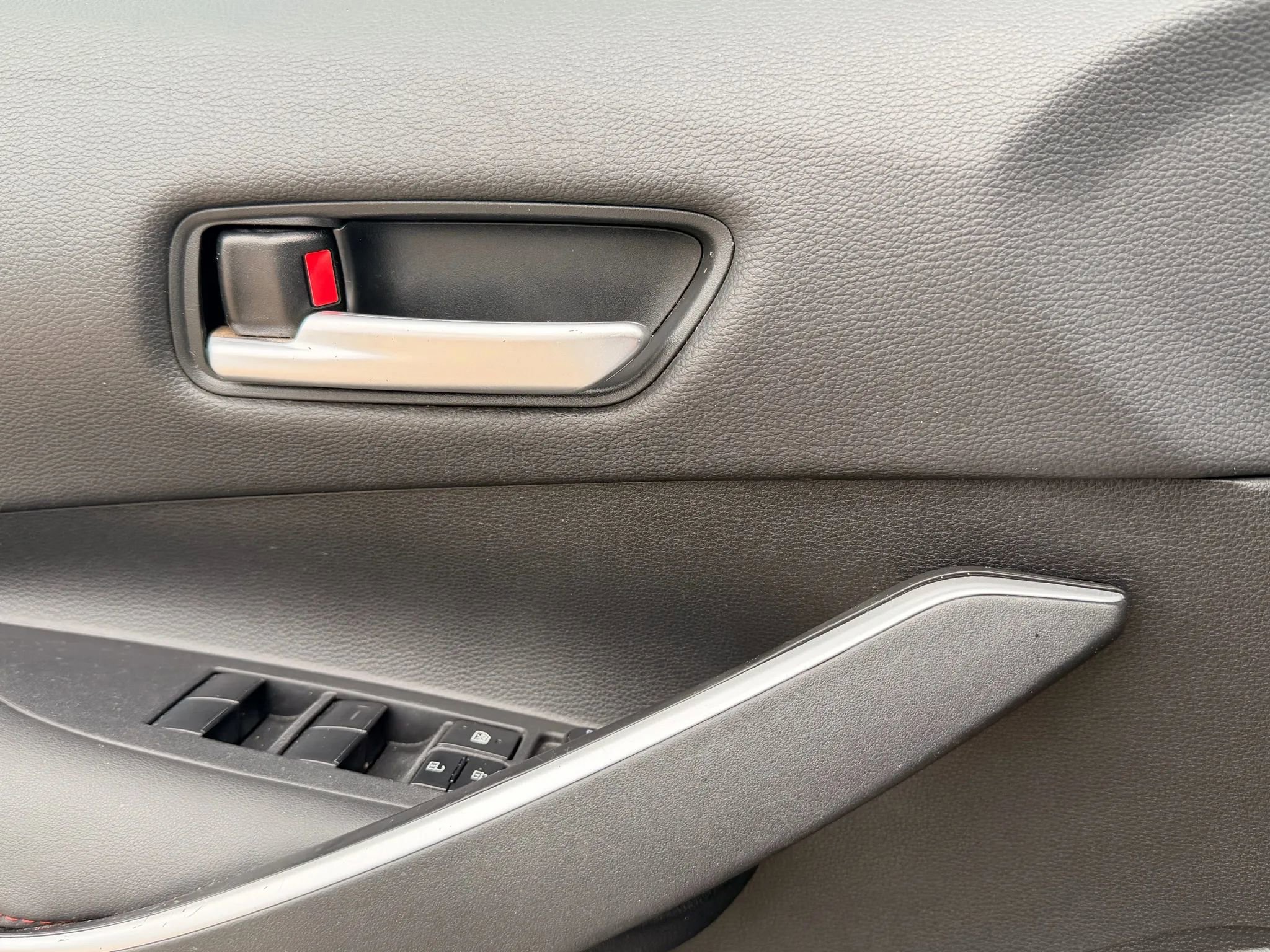 Used 2023 Toyota Corolla SE image 3