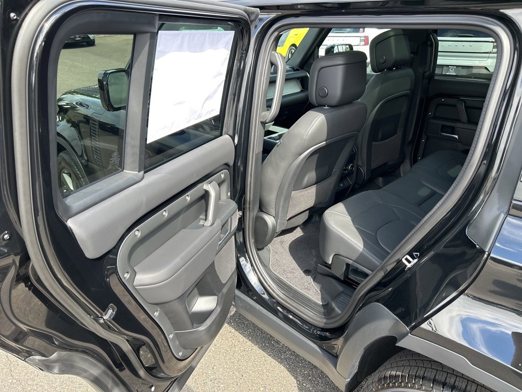 New 2025 Land Rover Defender 130 S image 15