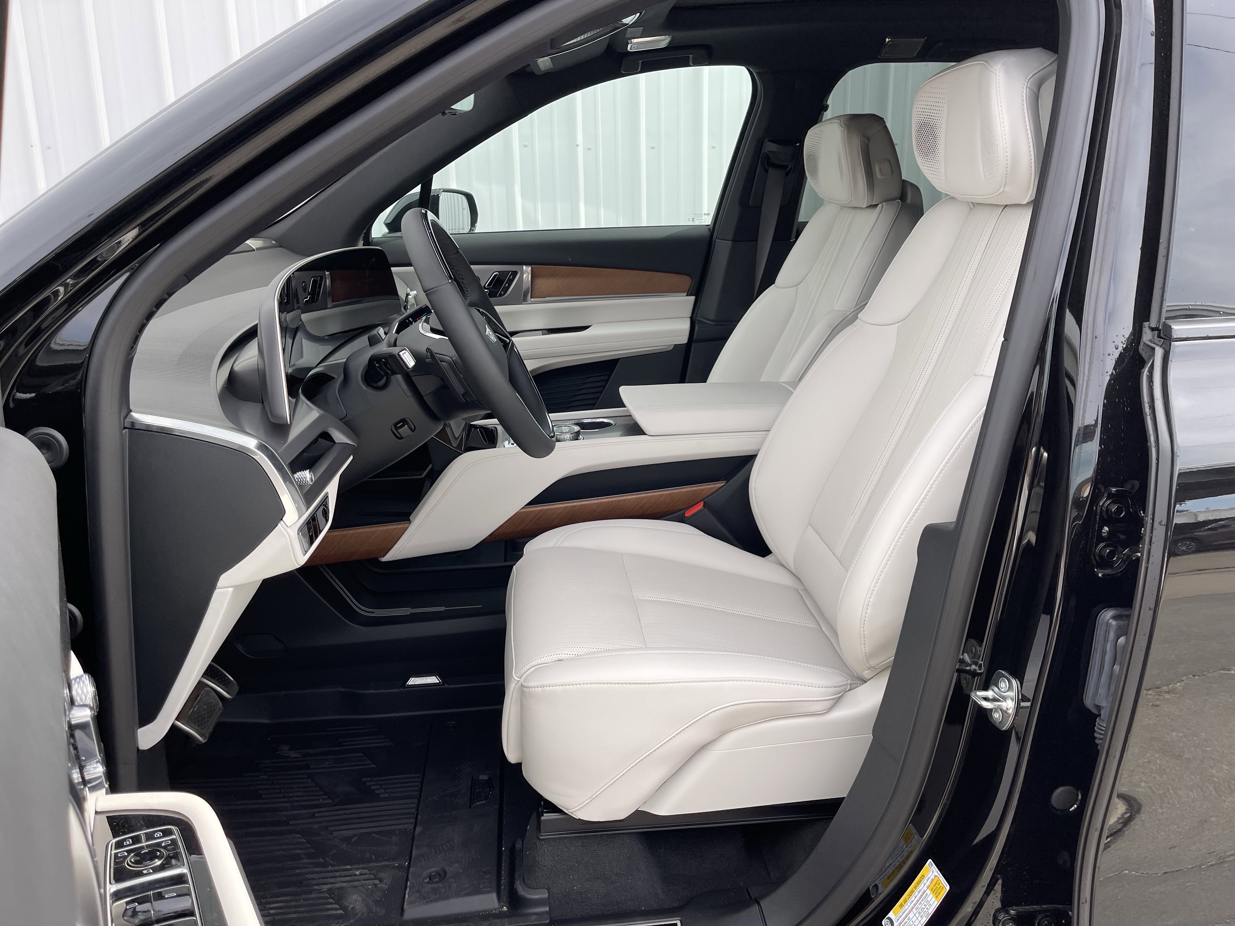 New 2026 Cadillac Vistiq Sport w/ LPO, Floor Liner Package image 10