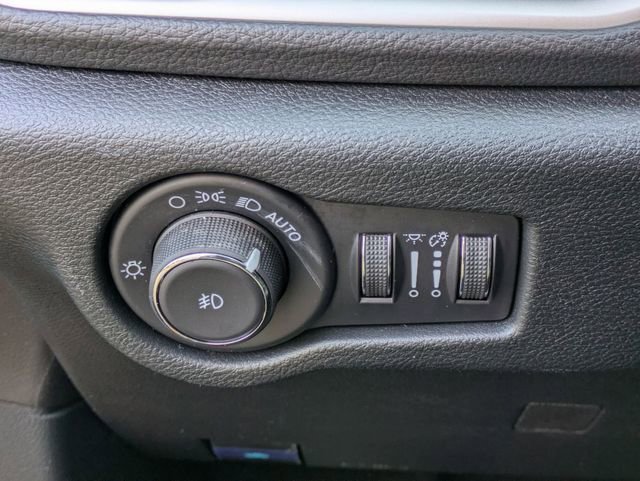 New 2026 Chrysler Pacifica Select FWD image 12
