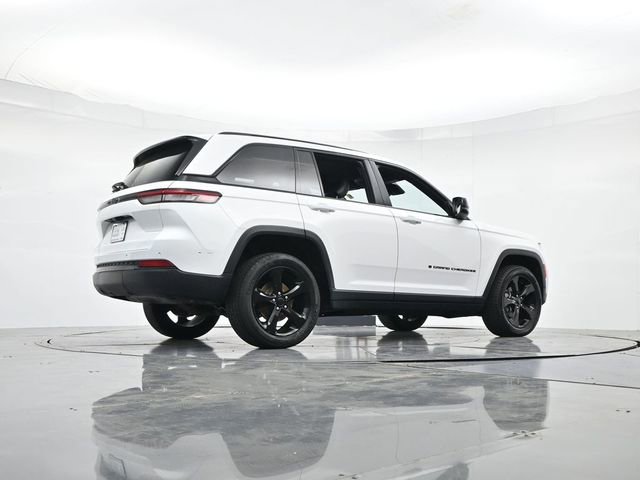 Used 2023 Jeep Grand Cherokee Altitude image 28