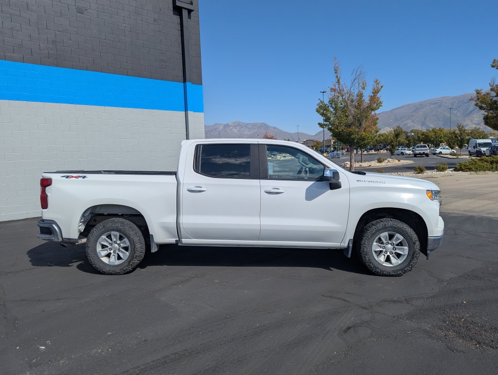 Used 2025 Chevrolet Silverado 1500 LT AWD/4WD image 2