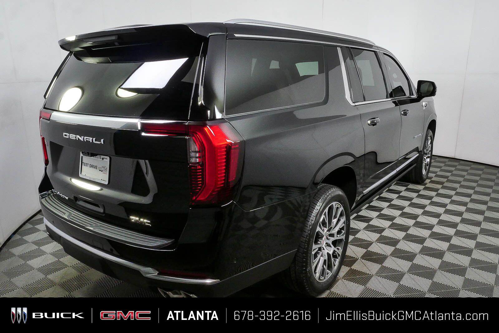 New 2026 GMC Yukon XL Denali w/ Denali Reserve Package AWD/4WD image 3