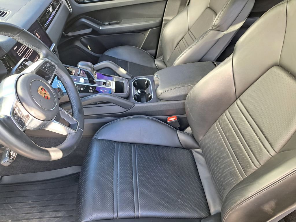 Used 2023 Porsche Cayenne Coupe image 16