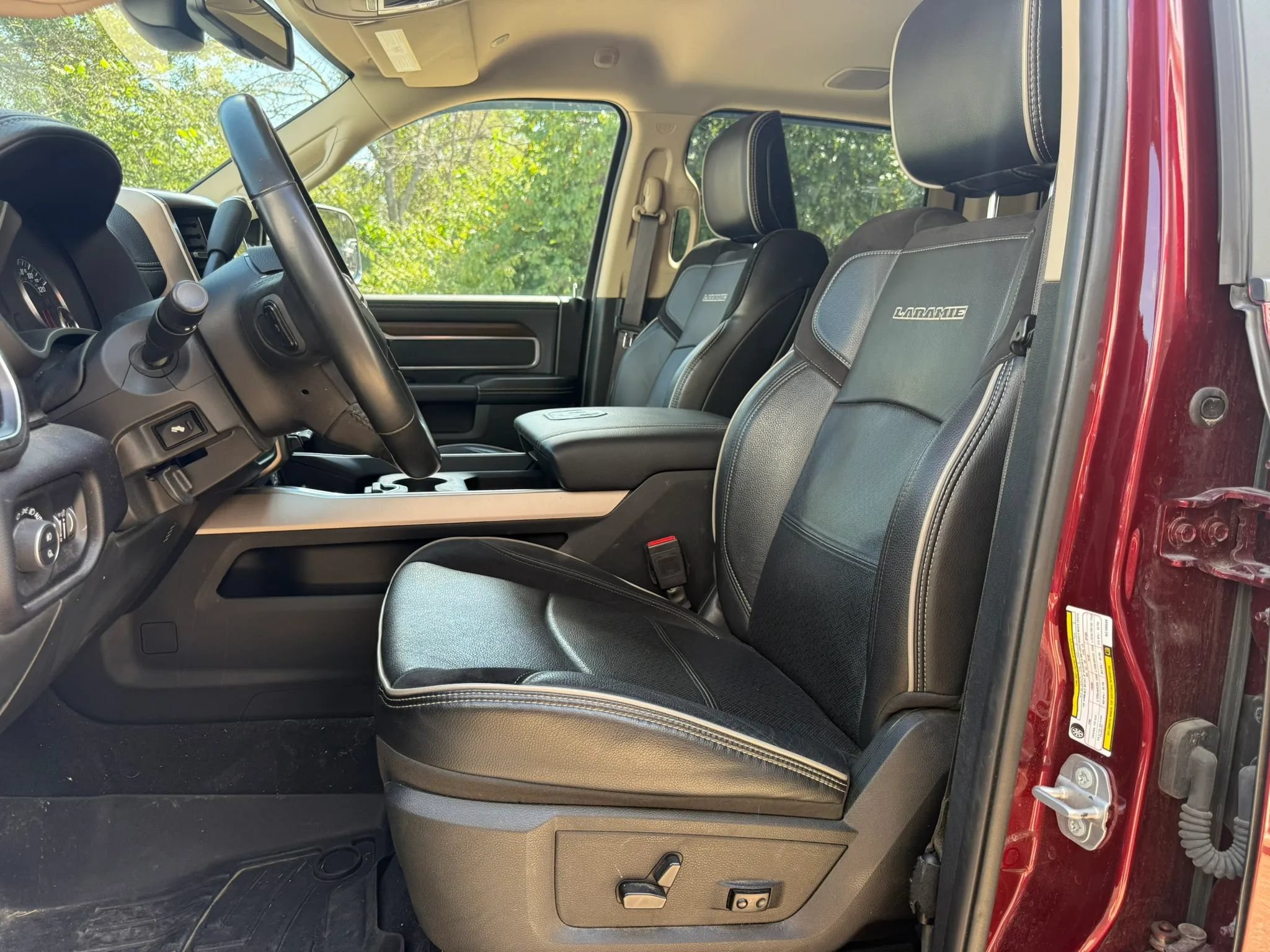 Used 2022 RAM 2500 Laramie AWD/4WD image 17