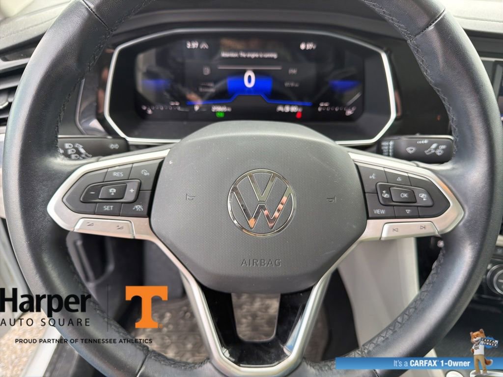 Used 2023 Volkswagen Jetta SE w/ Panoramic Sunroof Package image 16