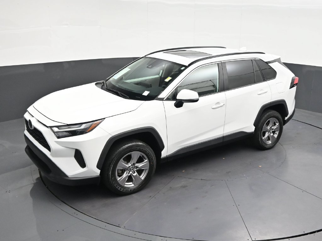 Used 2022 Toyota RAV4 XLE w/ Convenience Package FWD image 18