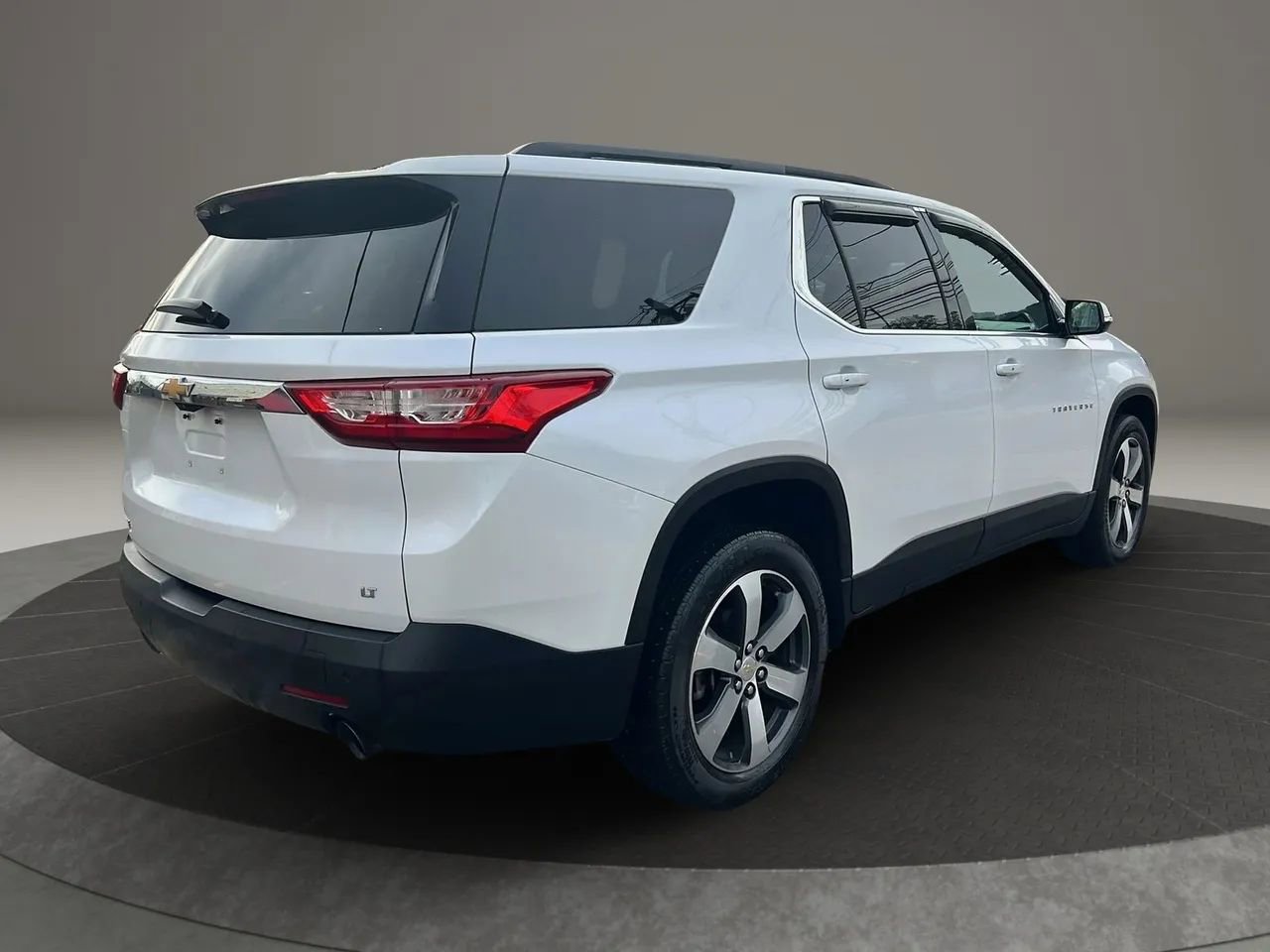 Used 2019 Chevrolet Traverse LT w/ LT Premium Package image 5