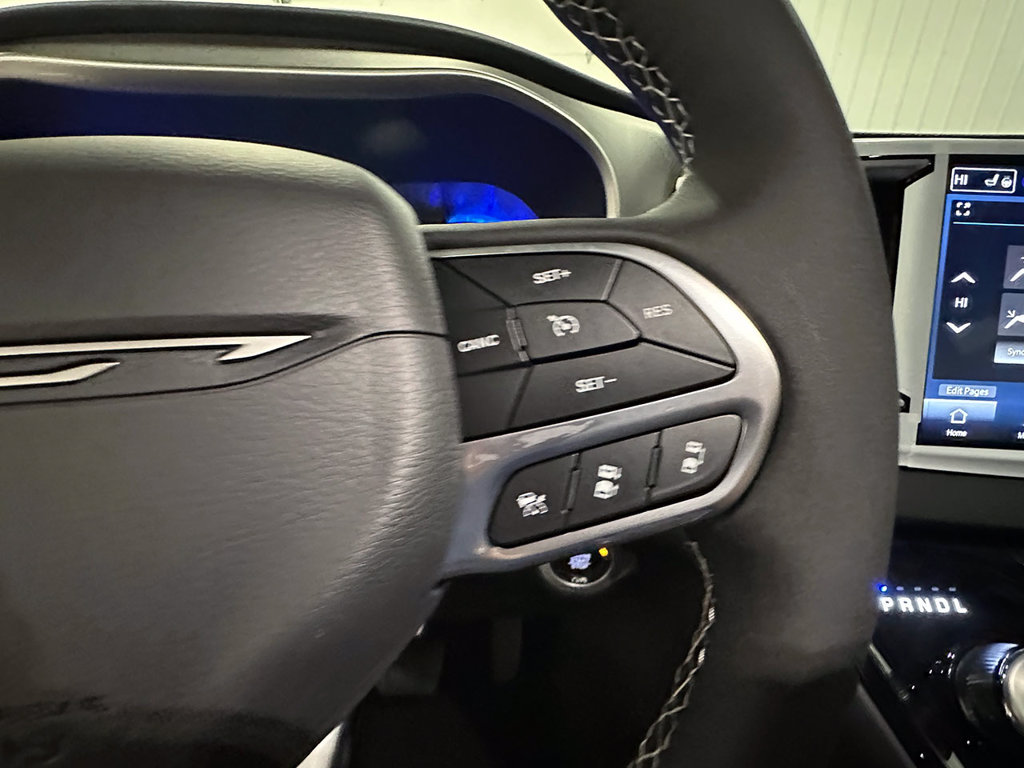 Used 2027 Chrysler Pacifica LX FWD image 38