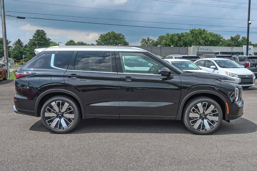 New 2025 Mitsubishi Outlander AWD image 8