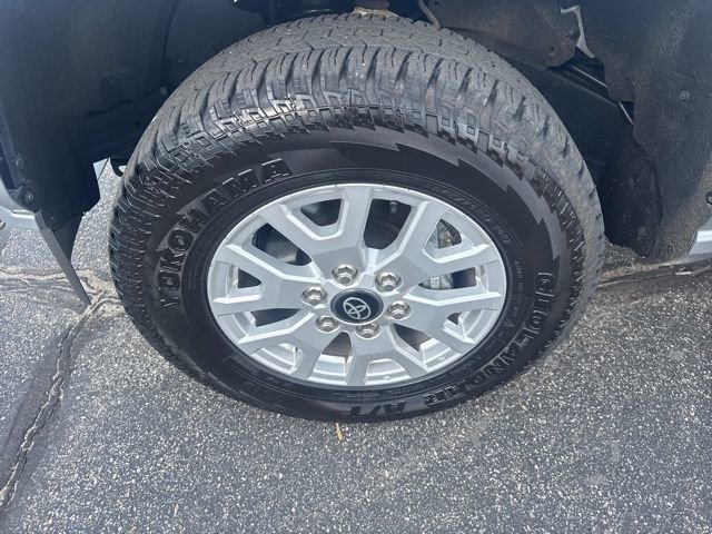 Used 2025 Toyota Tacoma SR5 w/ SR5 Upgrade Package AWD/4WD image 28