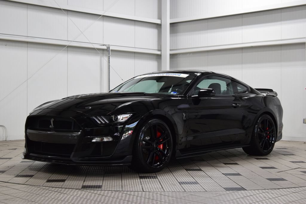 Used 2021 Ford Mustang Shelby GT500 w/ Technology Package RWD image 3