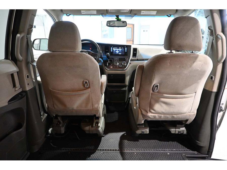 Used 2015 Toyota Sienna LE FWD image 20