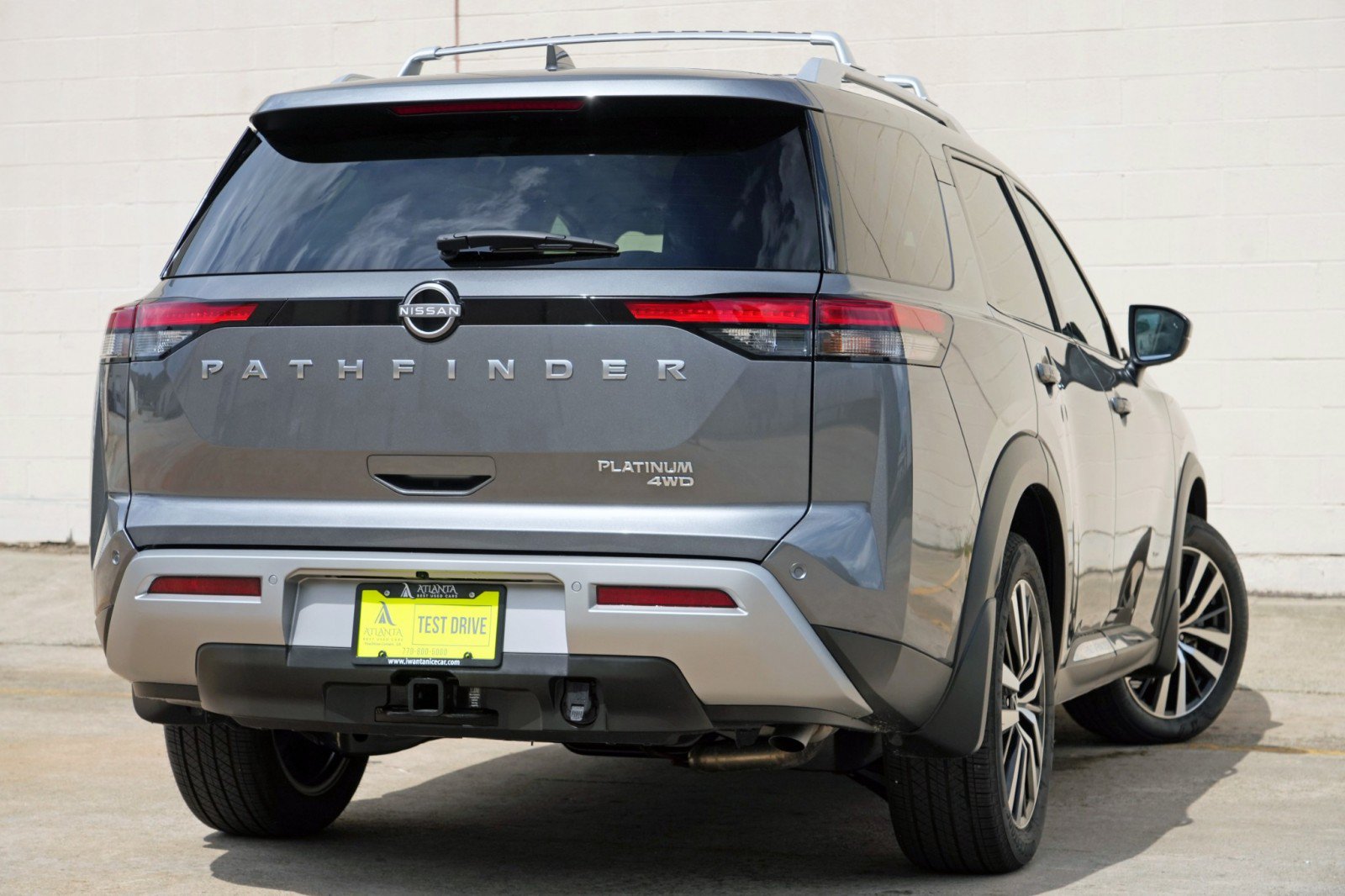 Used 2025 Nissan Pathfinder Platinum w/ Cargo Package AWD/4WD image 4