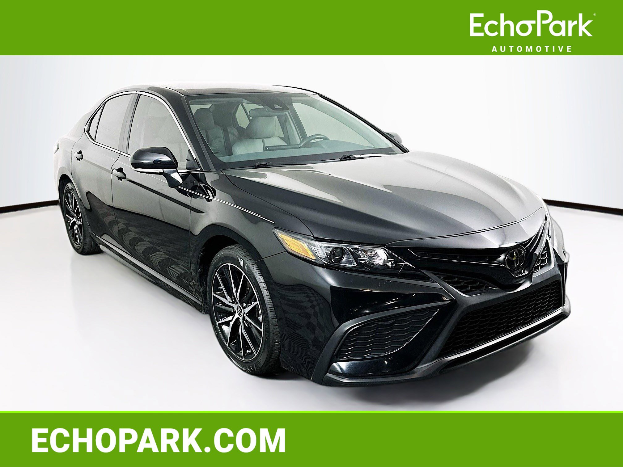 Used 2024 Toyota Camry SE image 1