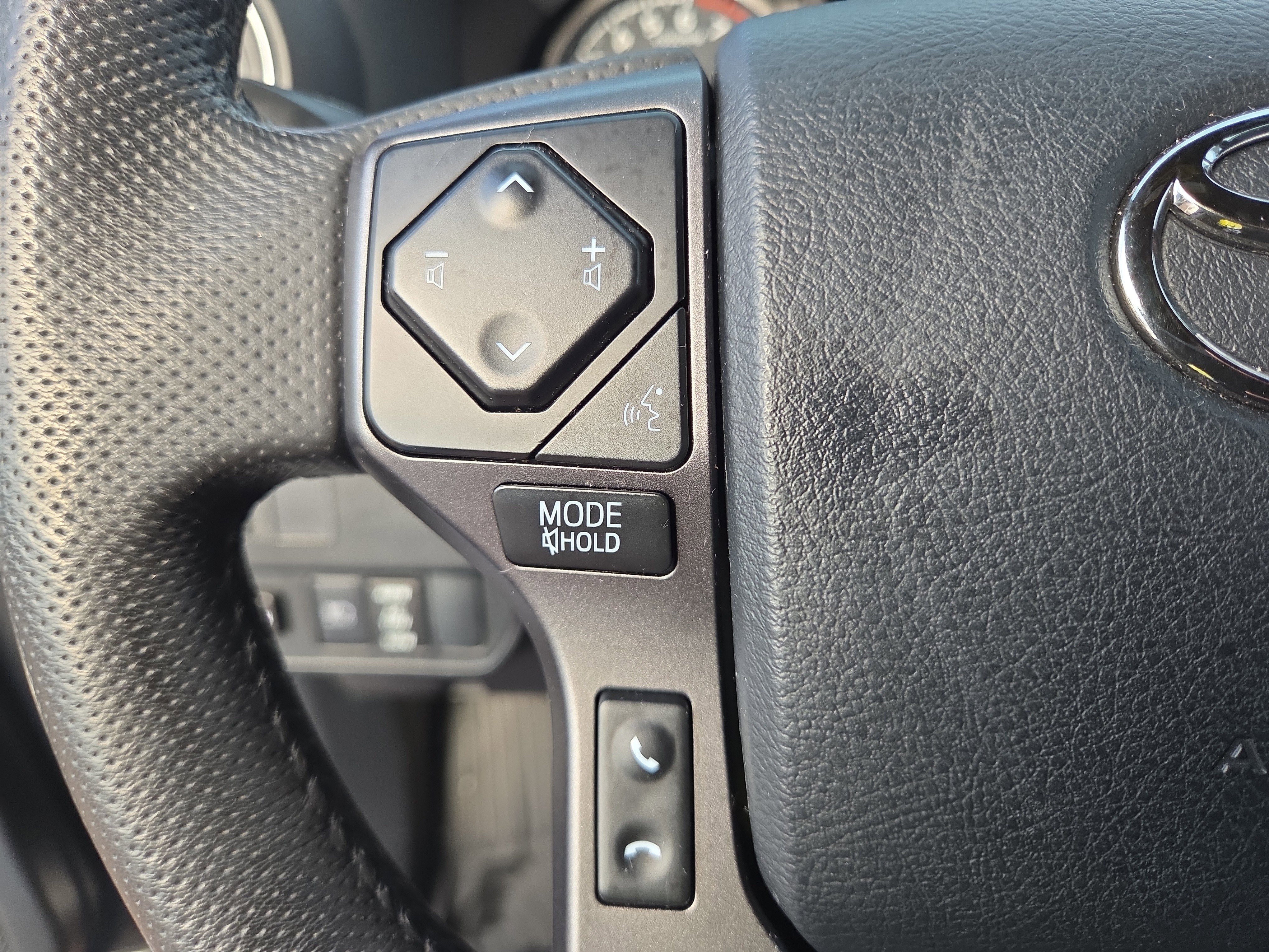 Certified 2023 Toyota Tacoma TRD Off-Road image 31