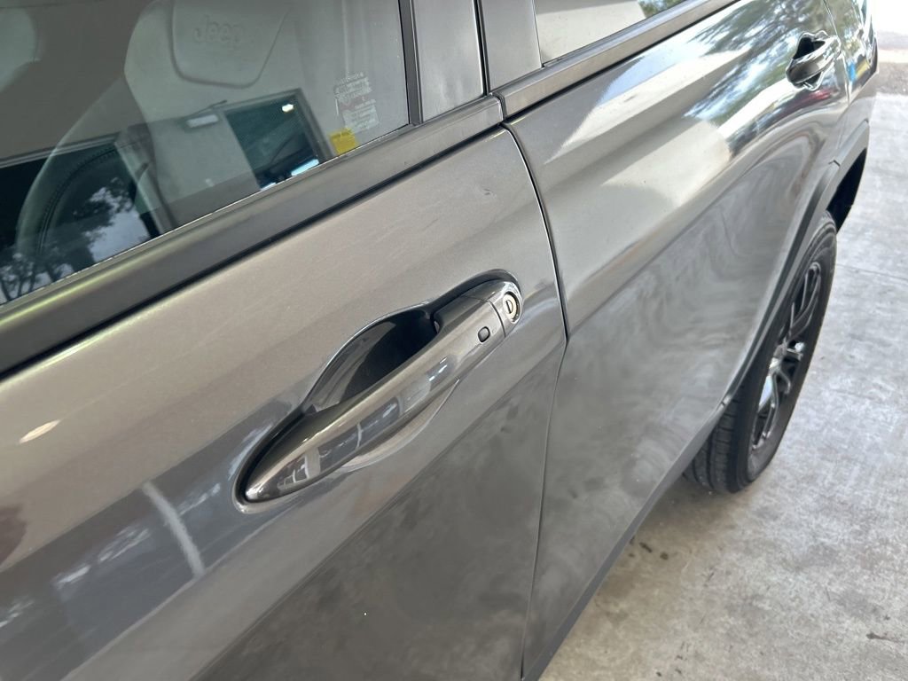 Used 2023 Jeep Cherokee Altitude Lux image 17