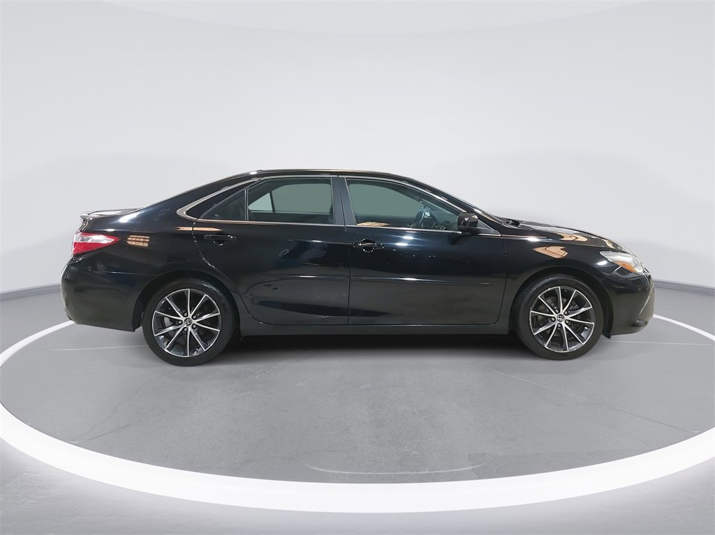 Used 2015 Toyota Camry XSE w/ Moonroof Package image 4