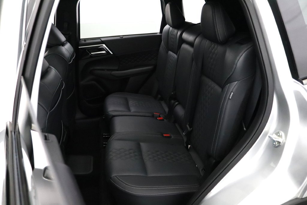 Used 2025 Mitsubishi Outlander SEL Black Edition AWD/4WD image 13