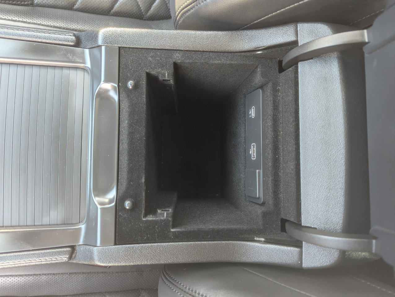 Used 2023 Jaguar F-PACE S image 28