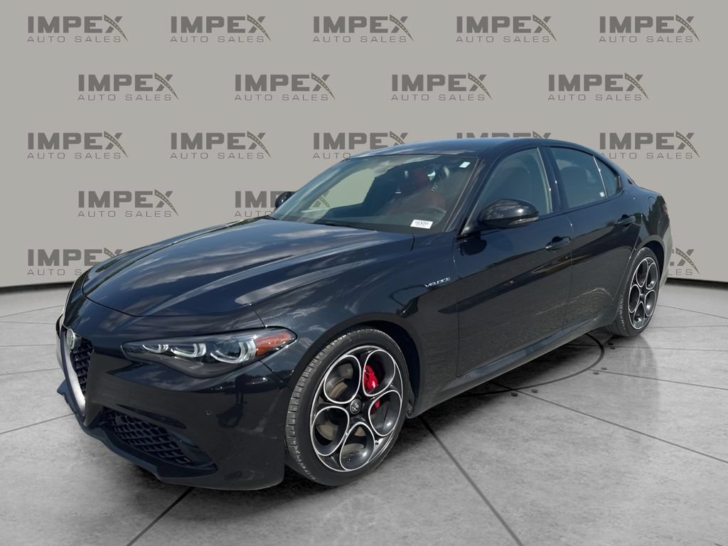 Used 2024 Alfa Romeo Giulia Veloce RWD image 1
