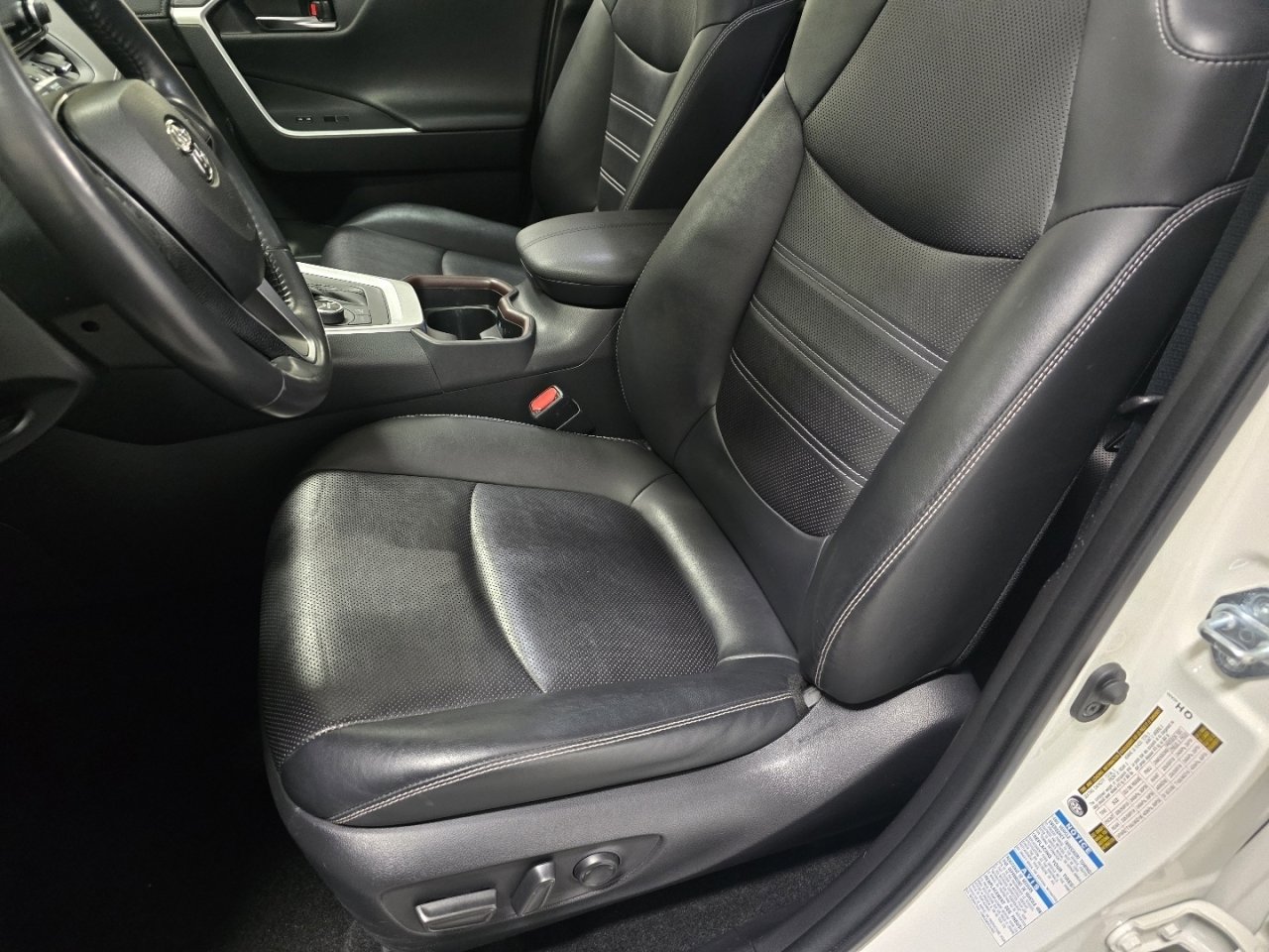 Used 2021 Toyota RAV4 Limited image 27