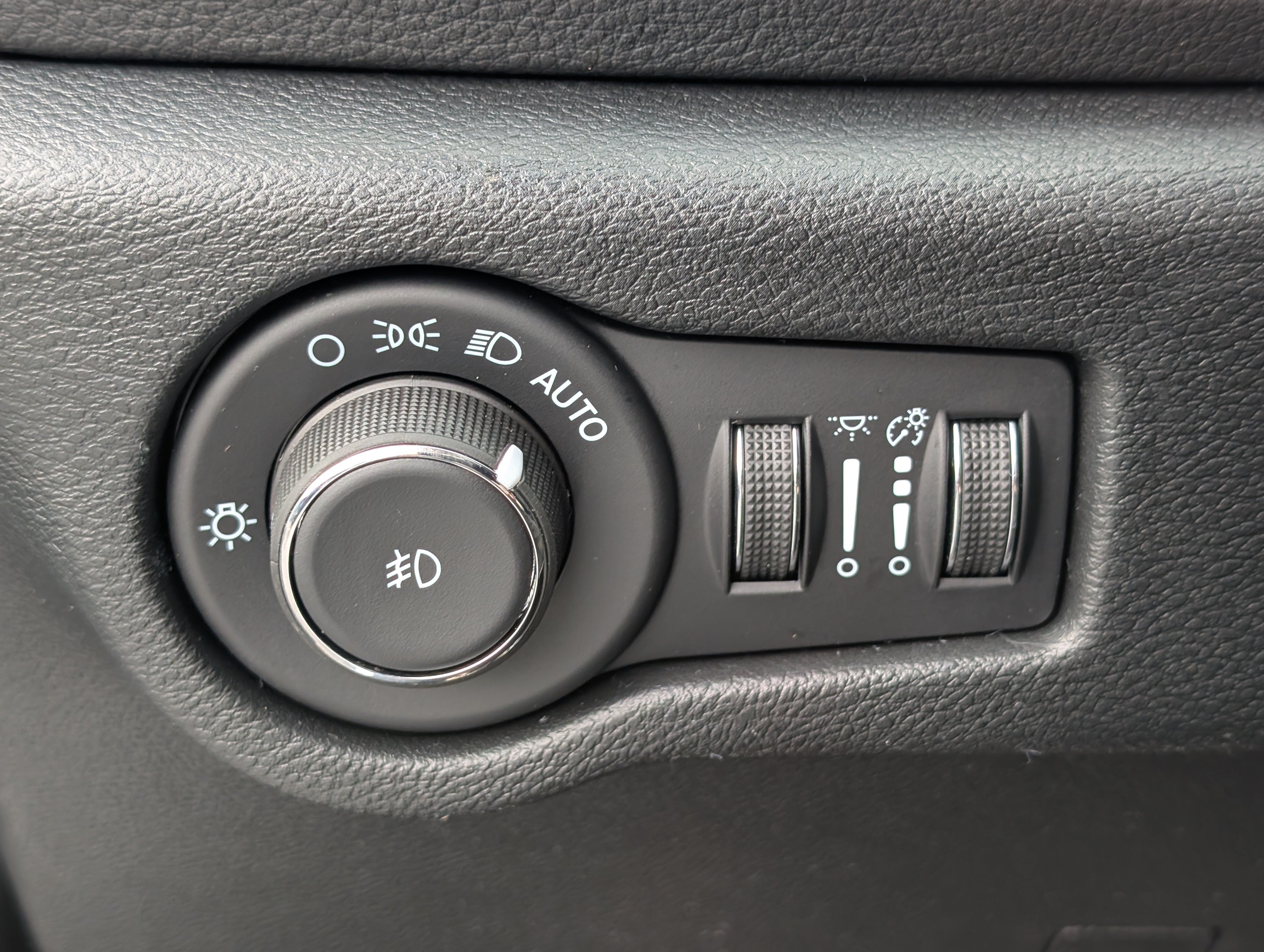 New 2026 Chrysler Pacifica Limited AWD/4WD image 24