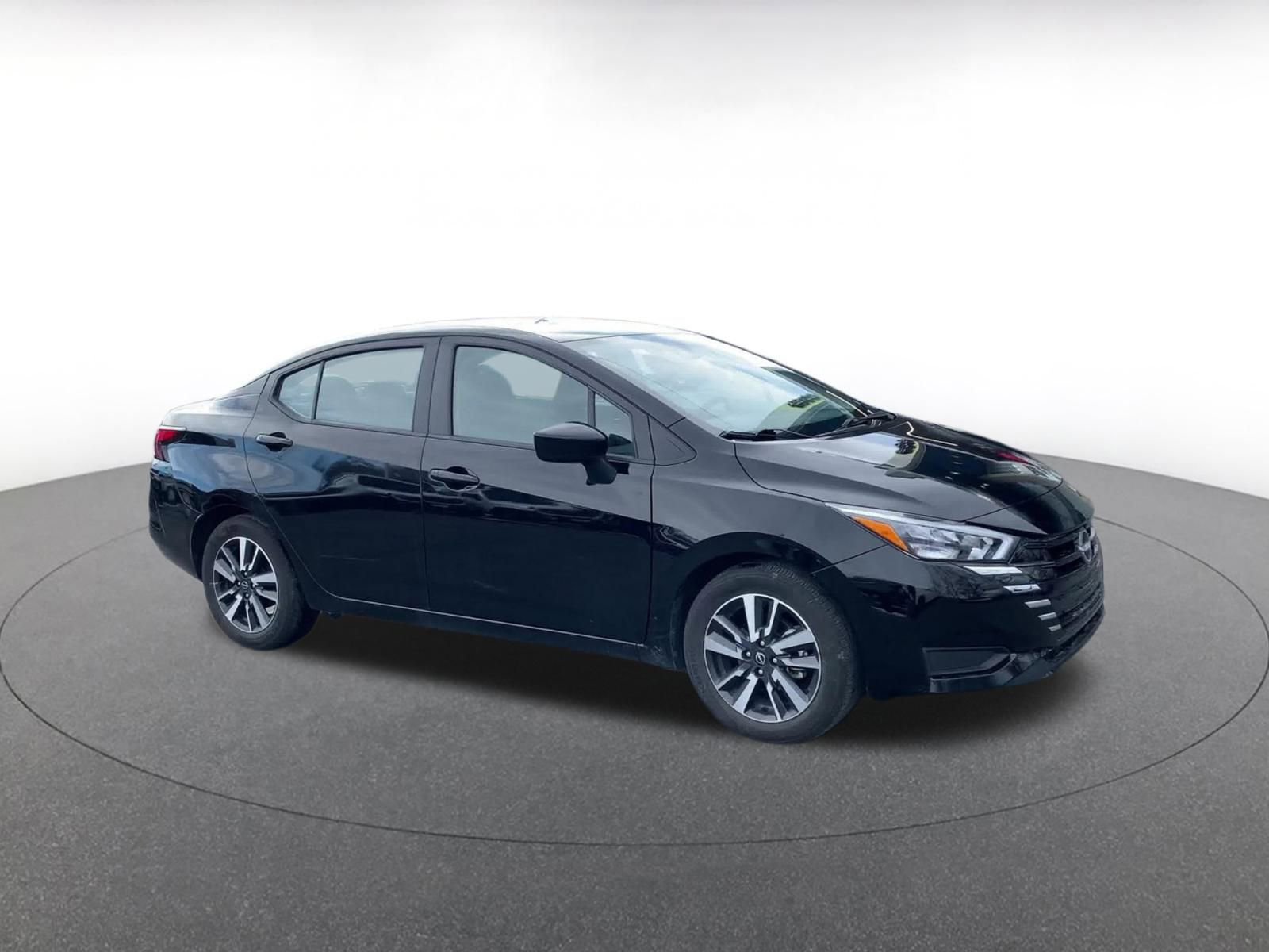 Used 2025 Nissan Versa SV video 2