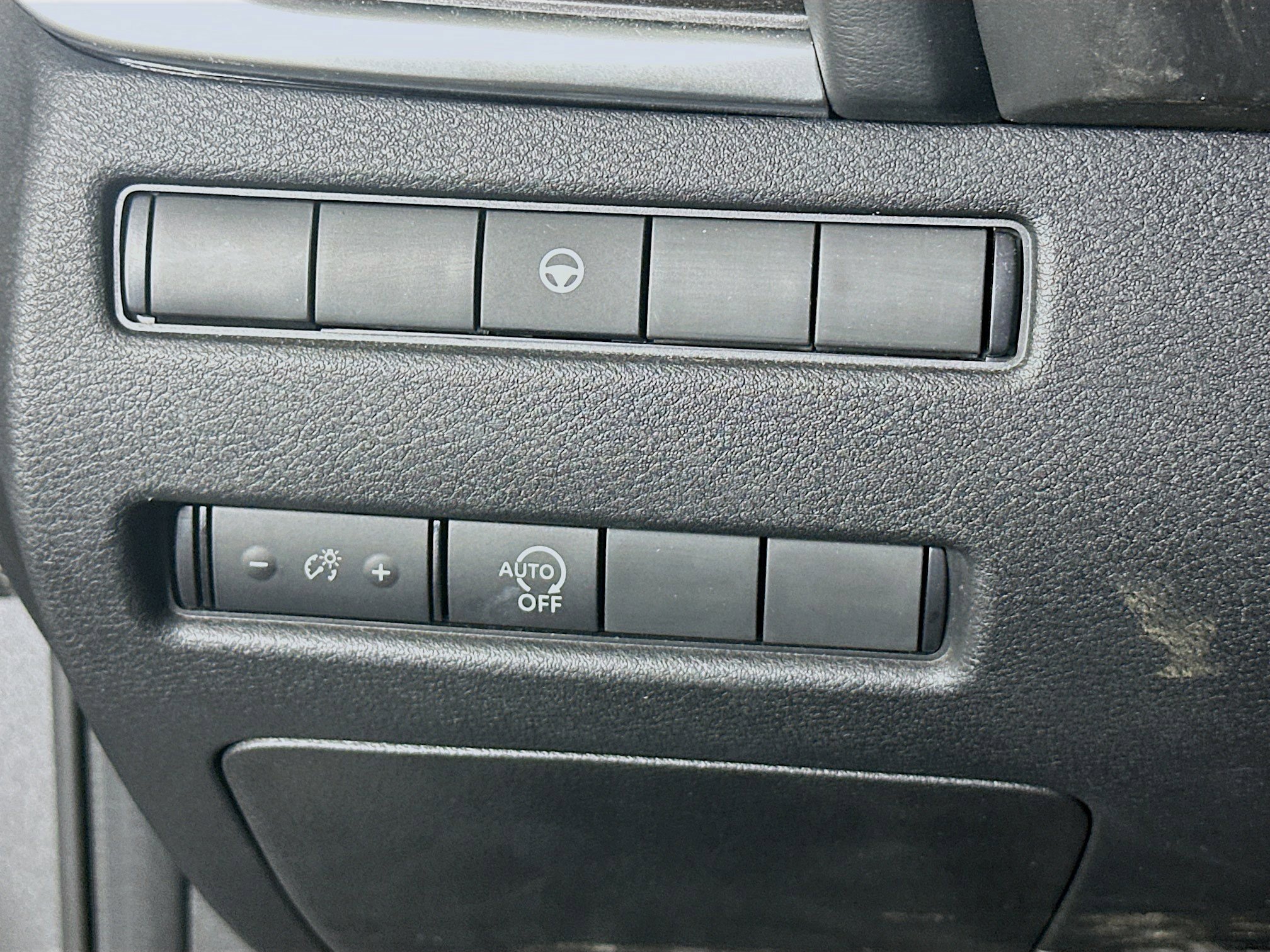 Used 2023 Nissan Rogue SV FWD image 17