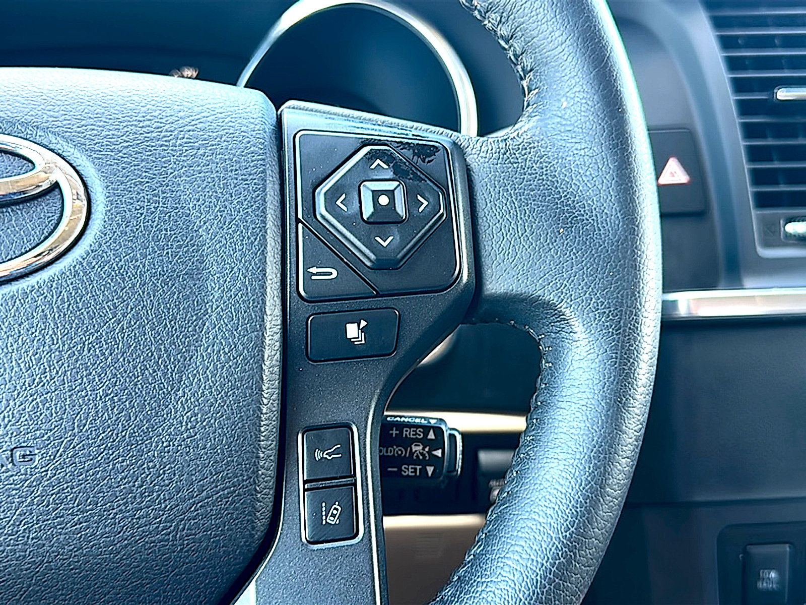 Used 2020 Toyota Sequoia Platinum RWD image 33