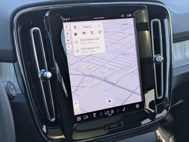 Used 2025 Volvo XC40 B5 Ultra w/ Climate Package image 18