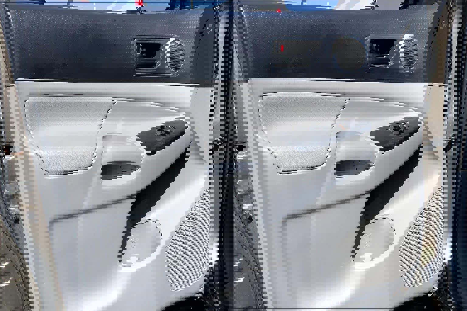 Used 2015 Toyota Tacoma 4x4 Access Cab V6 w/ TRD Off-Road Package image 22