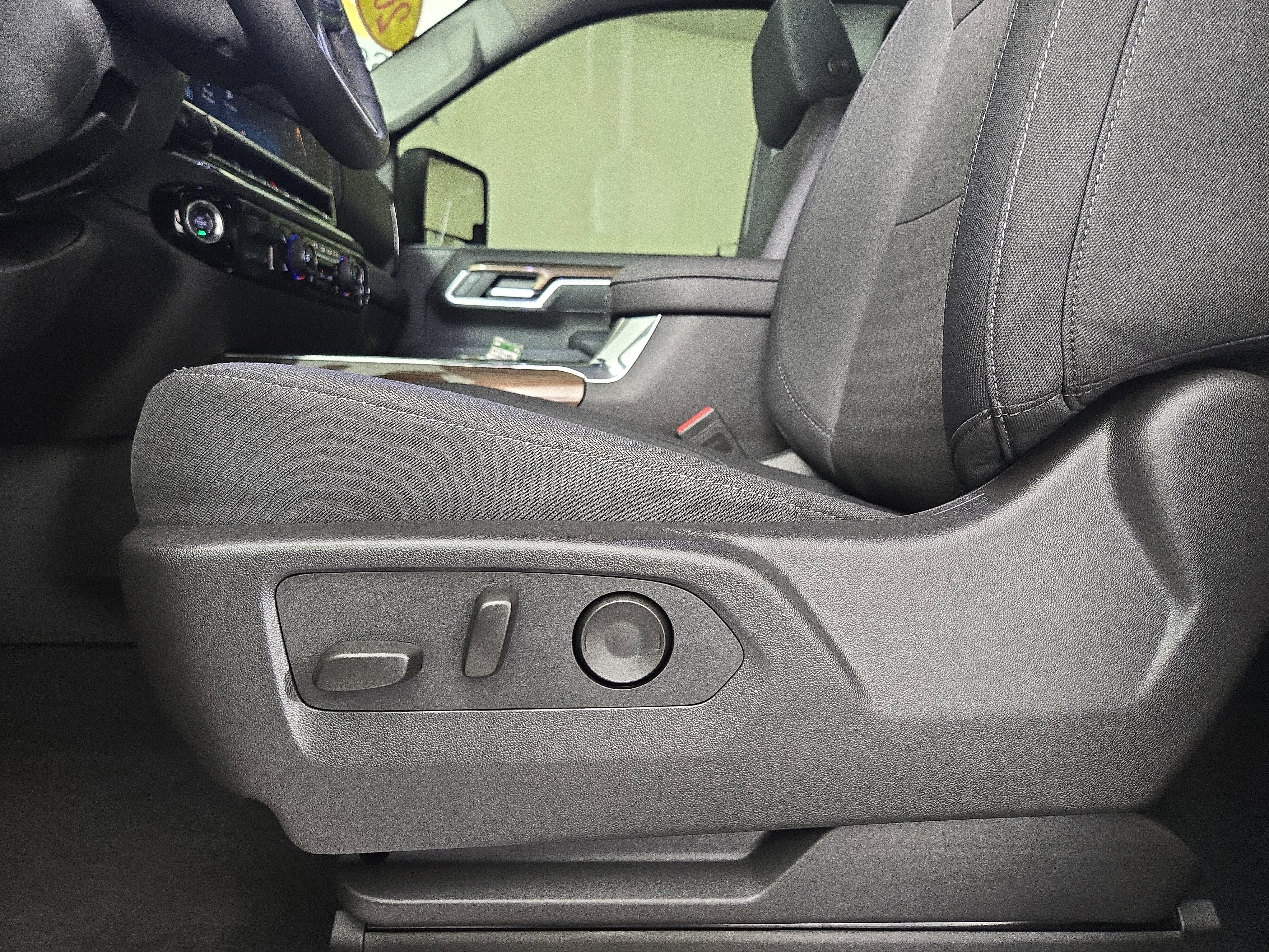 Certified 2025 Chevrolet Silverado 3500 LT image 31