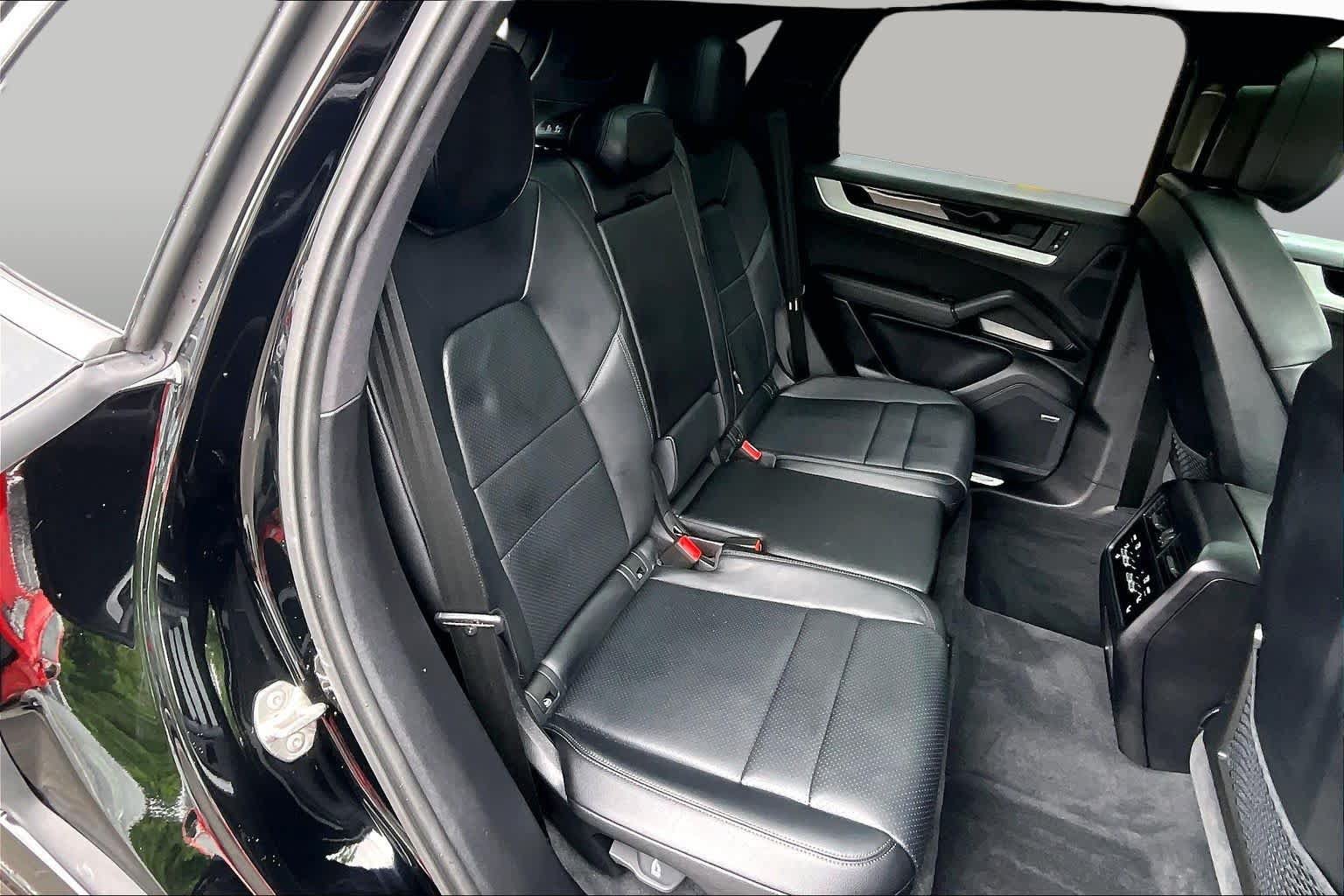 Used 2024 Porsche Cayenne AWD/4WD image 20