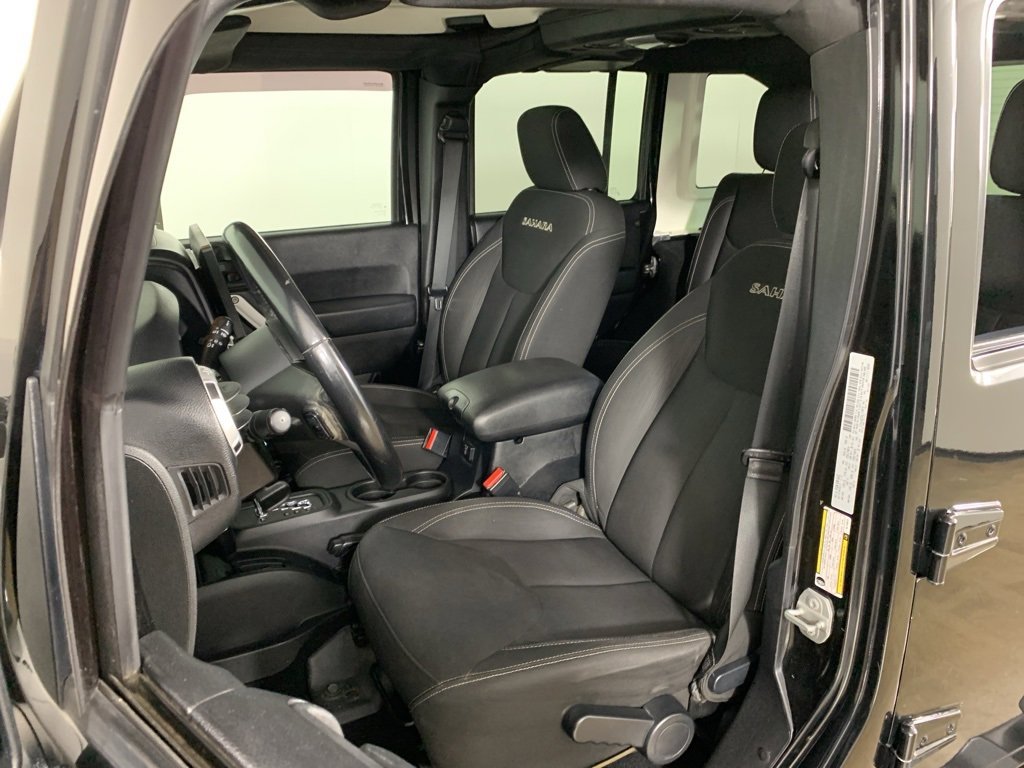 Used 2016 Jeep Wrangler Unlimited Sahara w/ Connectivity Group image 25