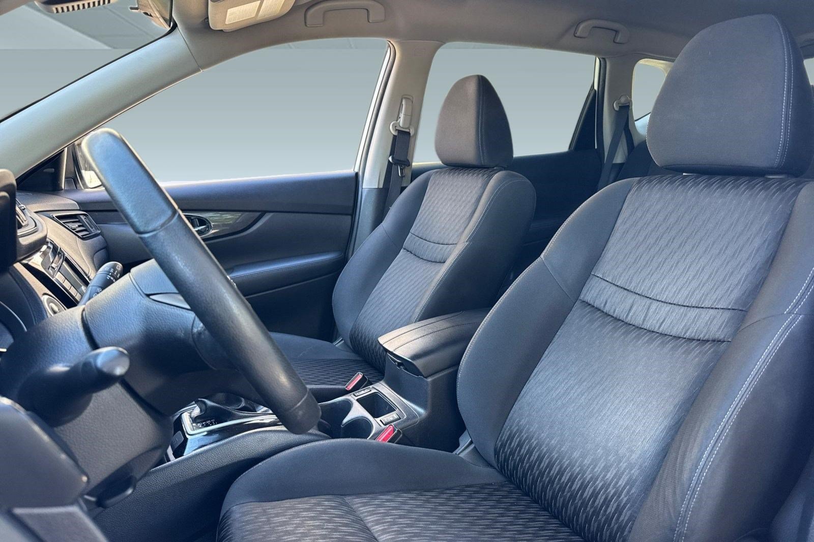 Used 2020 Nissan Rogue SV FWD image 5