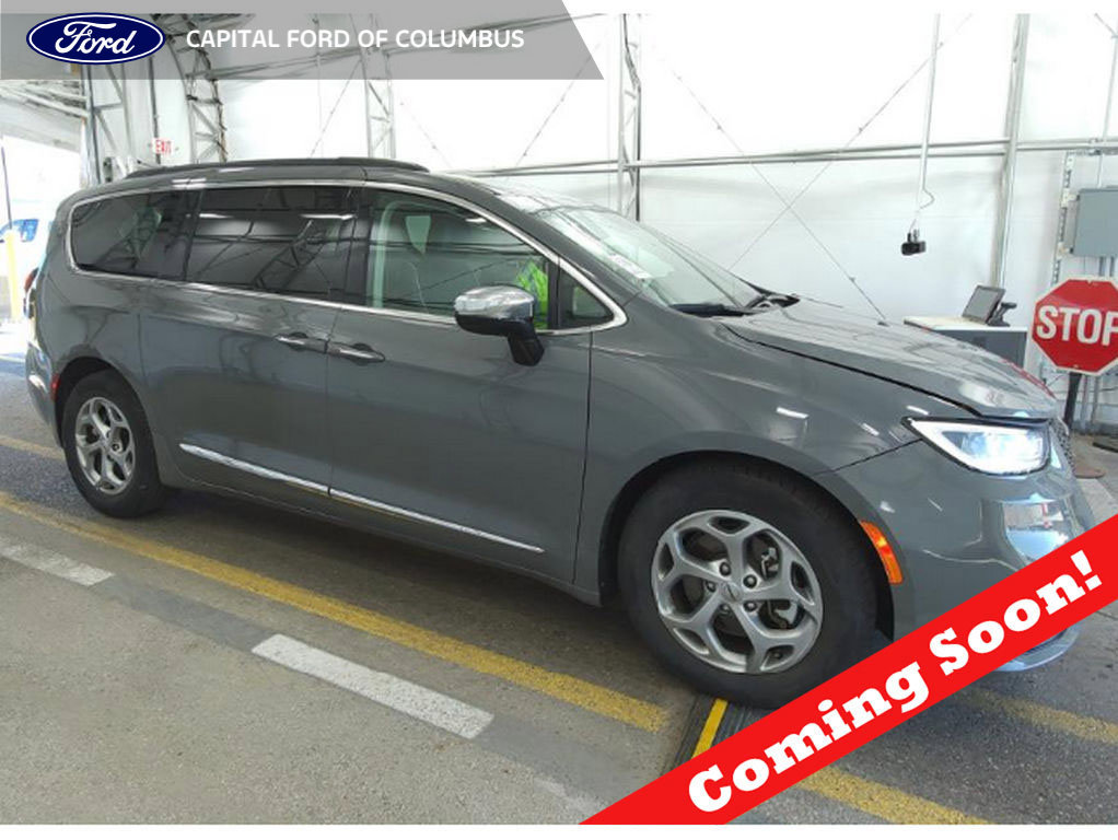 Used 2023 Chrysler Pacifica Limited FWD image 1