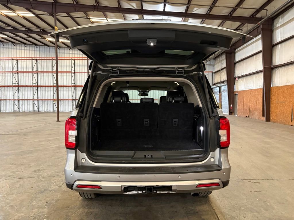 Used 2024 Ford Expedition XLT image 12