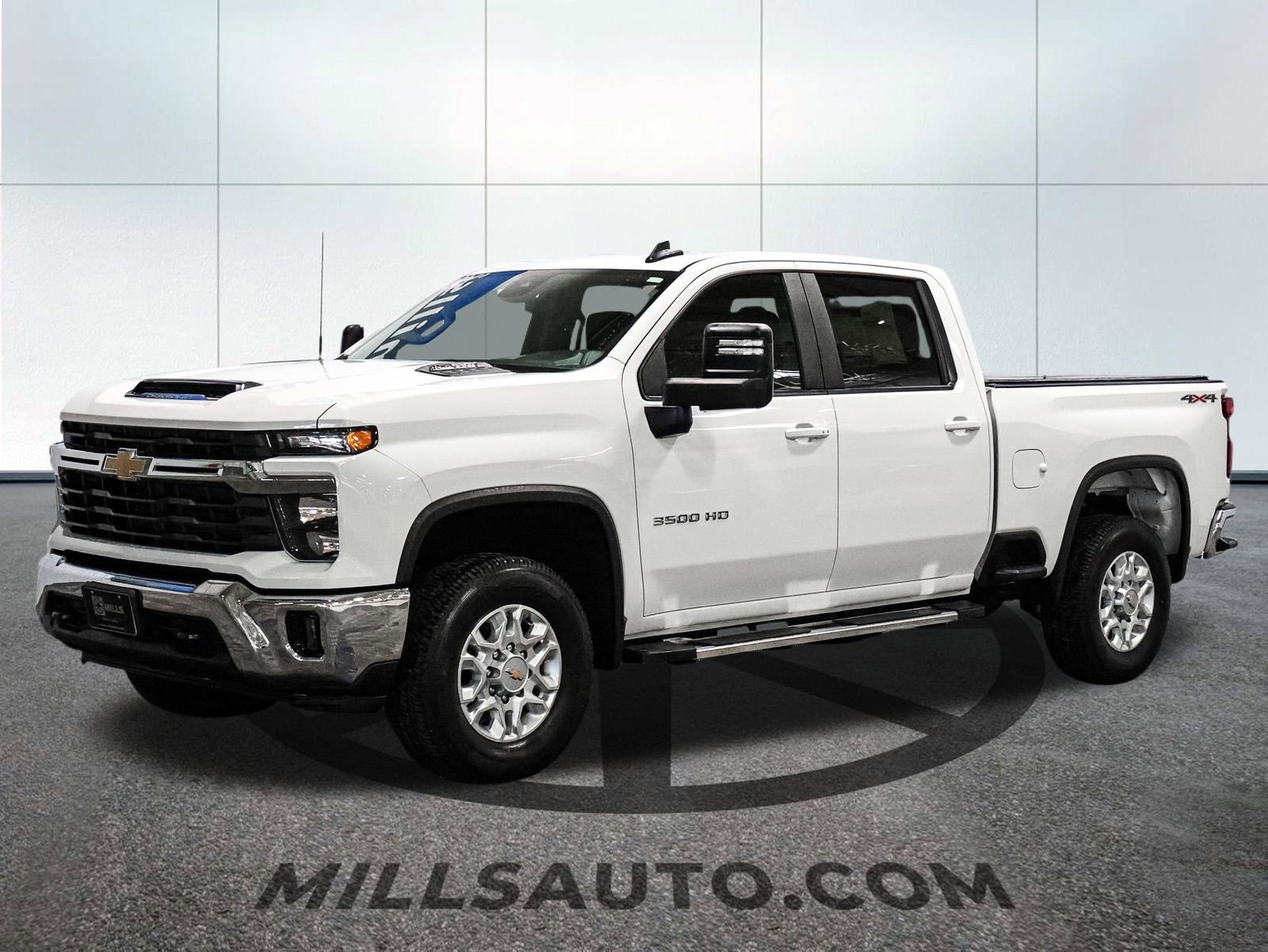 Used 2024 Chevrolet Silverado 3500 LT w/ Convenience Package image 2