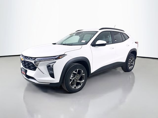 Used 2025 Chevrolet Trax LT w/ Driver Confidence Package image 3