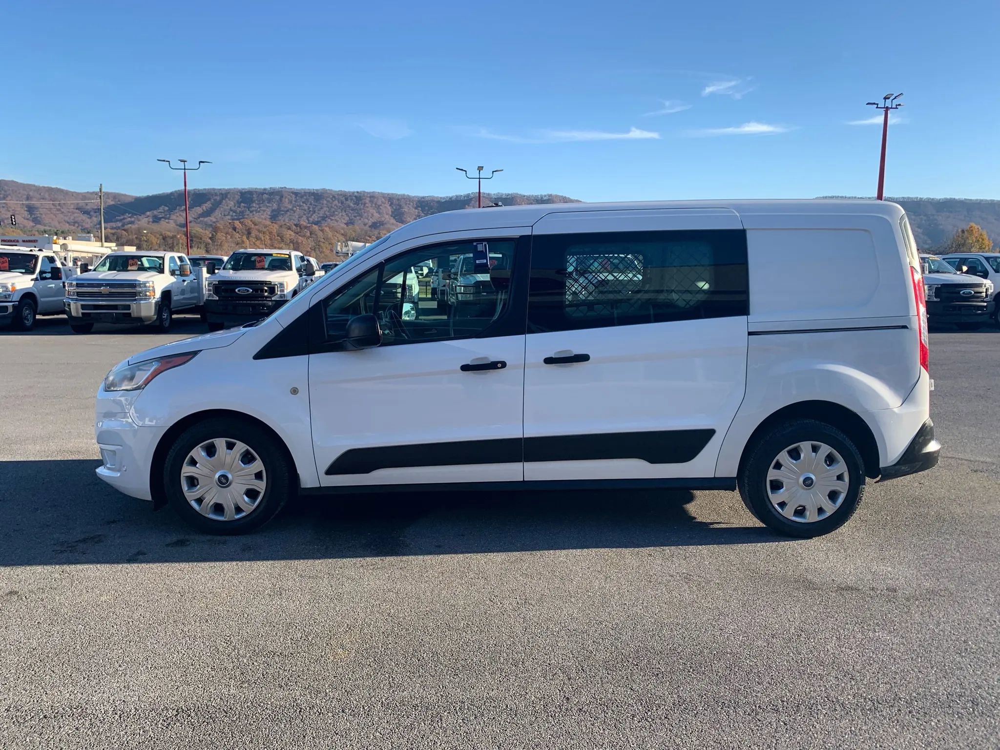 Used 2019 Ford Transit Connect XLT image 5