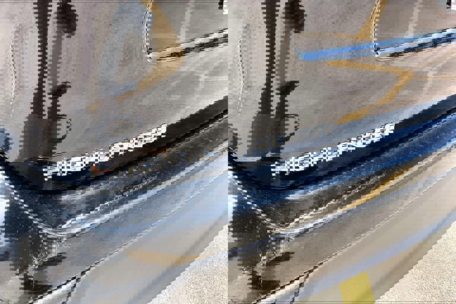 Used 2025 Toyota Highlander LE image 29