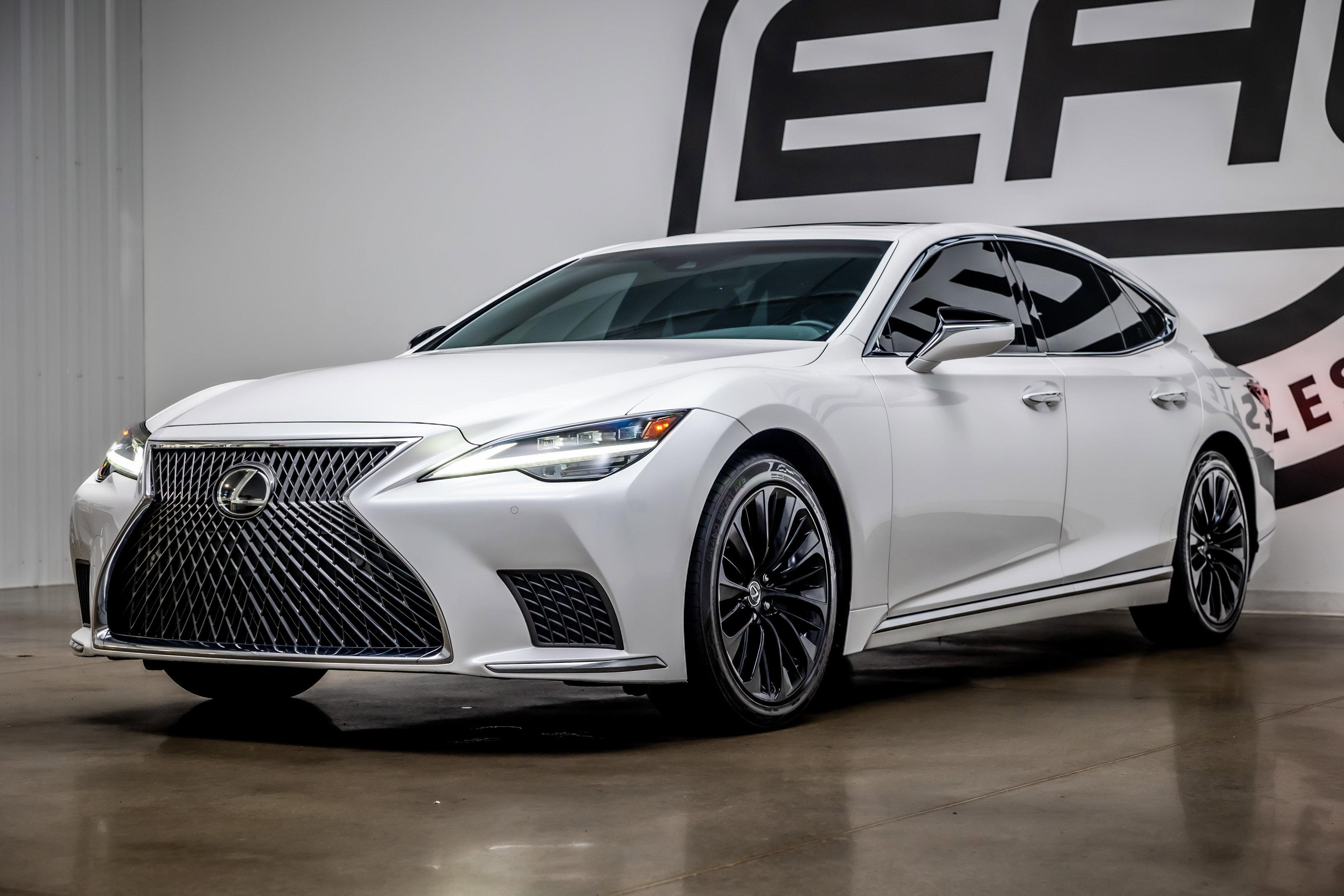 Used 2021 Lexus LS 500 w/ Accessory Package (Z2) RWD image 26