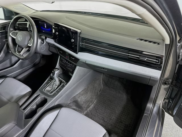 Used 2025 Volkswagen Jetta SE FWD image 31