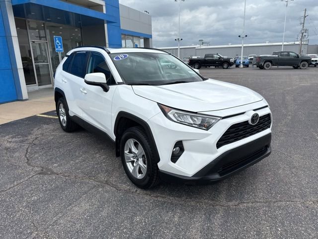 Used 2019 Toyota RAV4 XLE w/ Carpet Mat Package AWD/4WD image 9