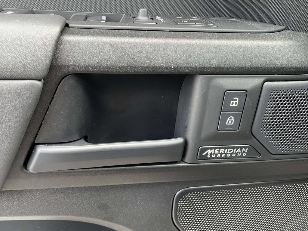 Certified 2025 Land Rover Defender 110 AWD/4WD image 33